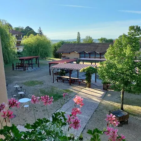 Domaine La Chataigneraie Resort Maurs